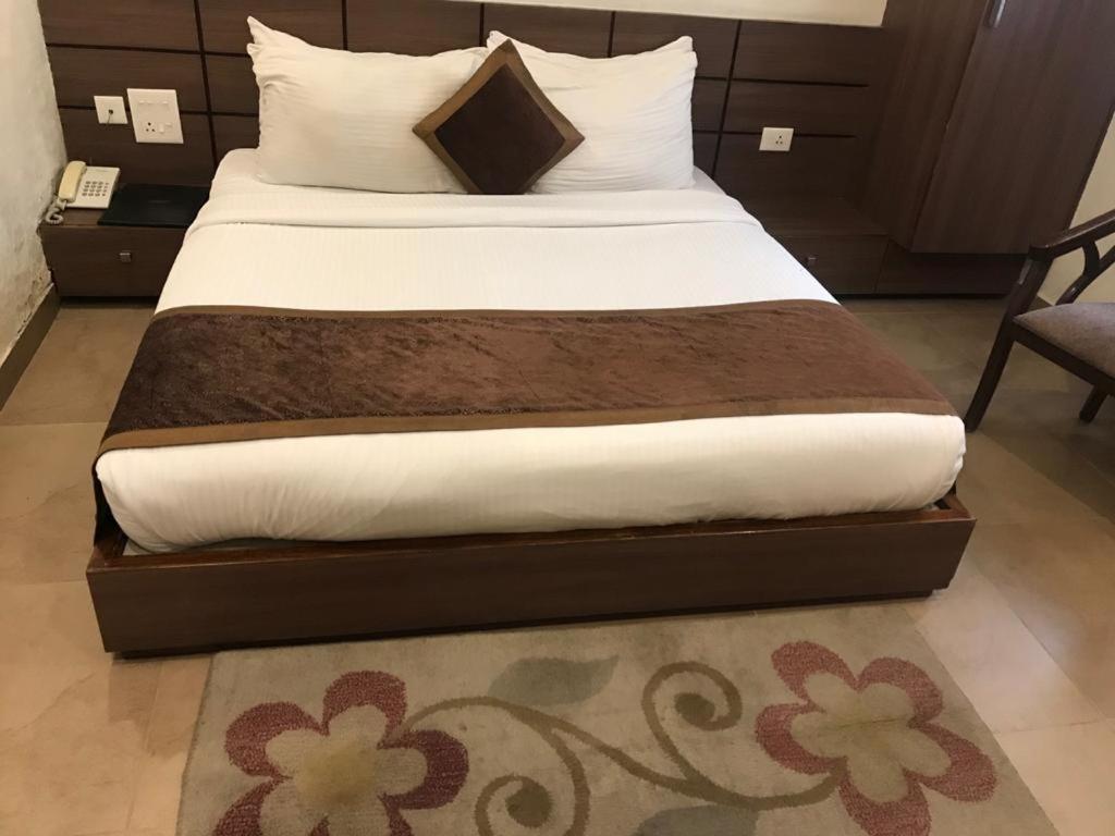 Hotel City Square Hisār Kültér fotó