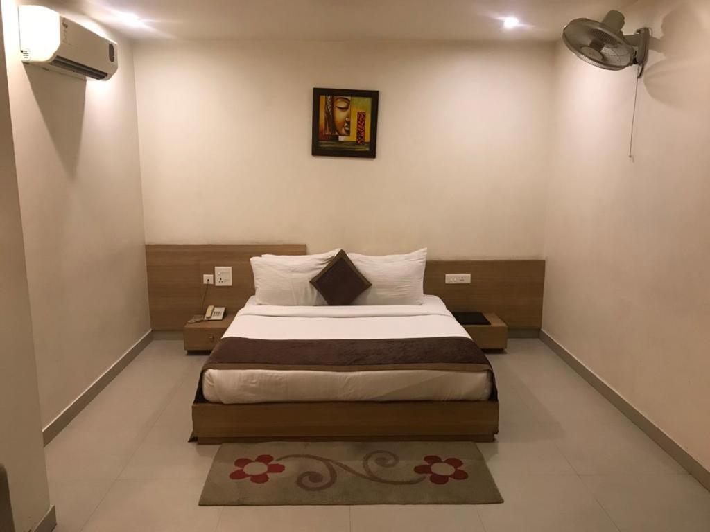 Hotel City Square Hisār Kültér fotó