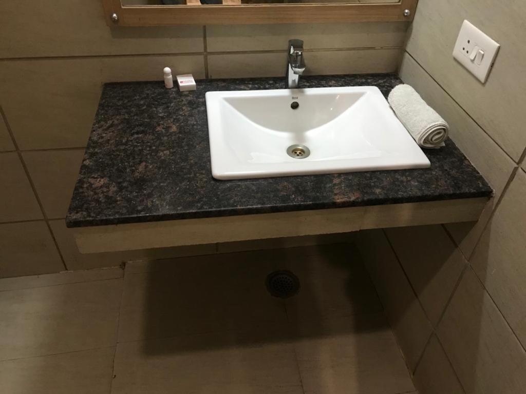 Hotel City Square Hisār Kültér fotó