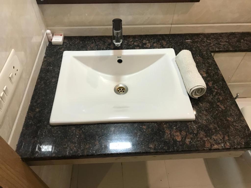 Hotel City Square Hisār Kültér fotó